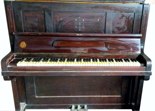 Piano Ernst Korner & Co (vertical).